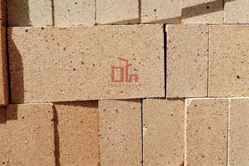 The use temperature range of commonly used refractory bricks